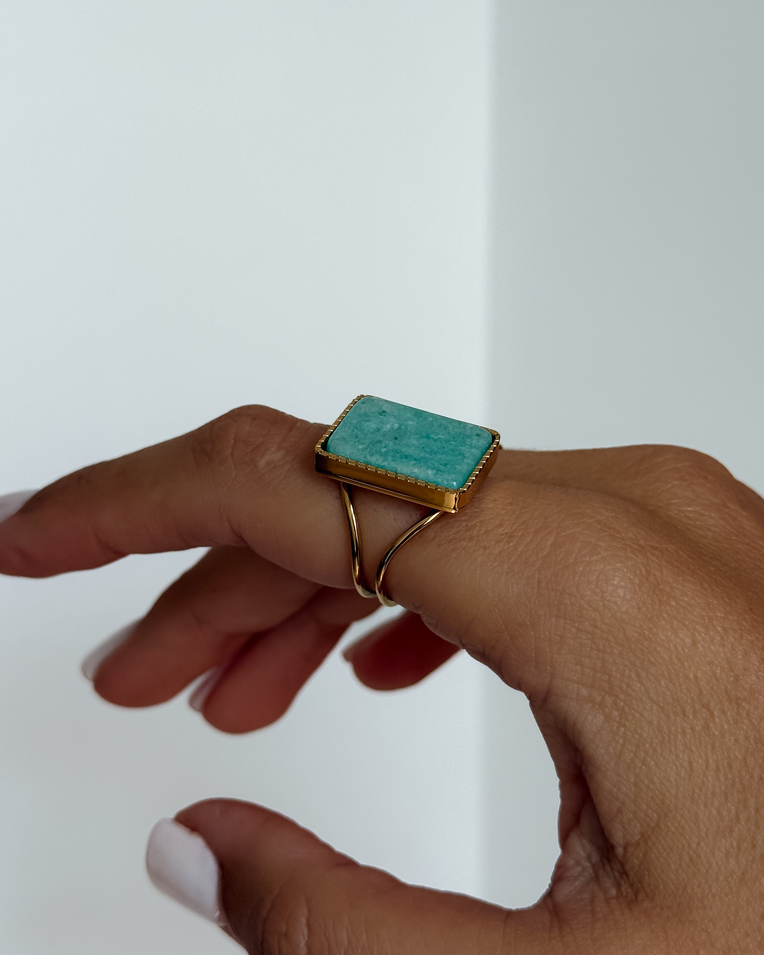 EMERALD GLOW RING