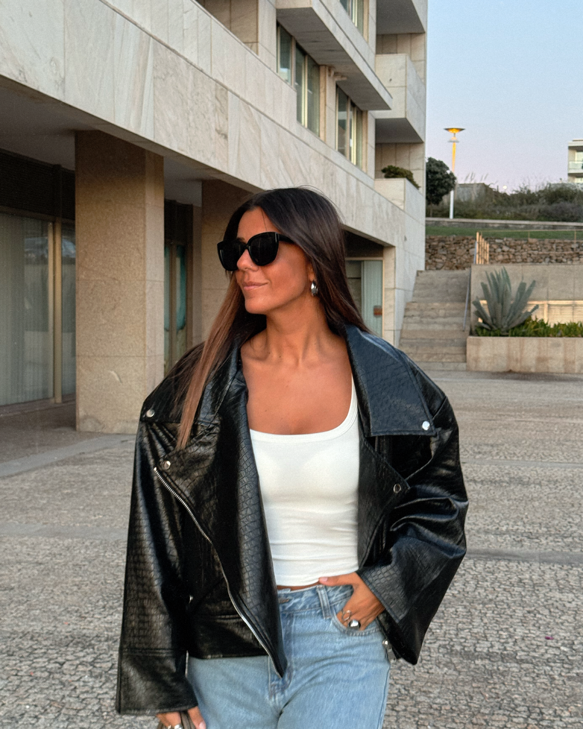 RAVEN OVERSIZED JACKET - BLACK