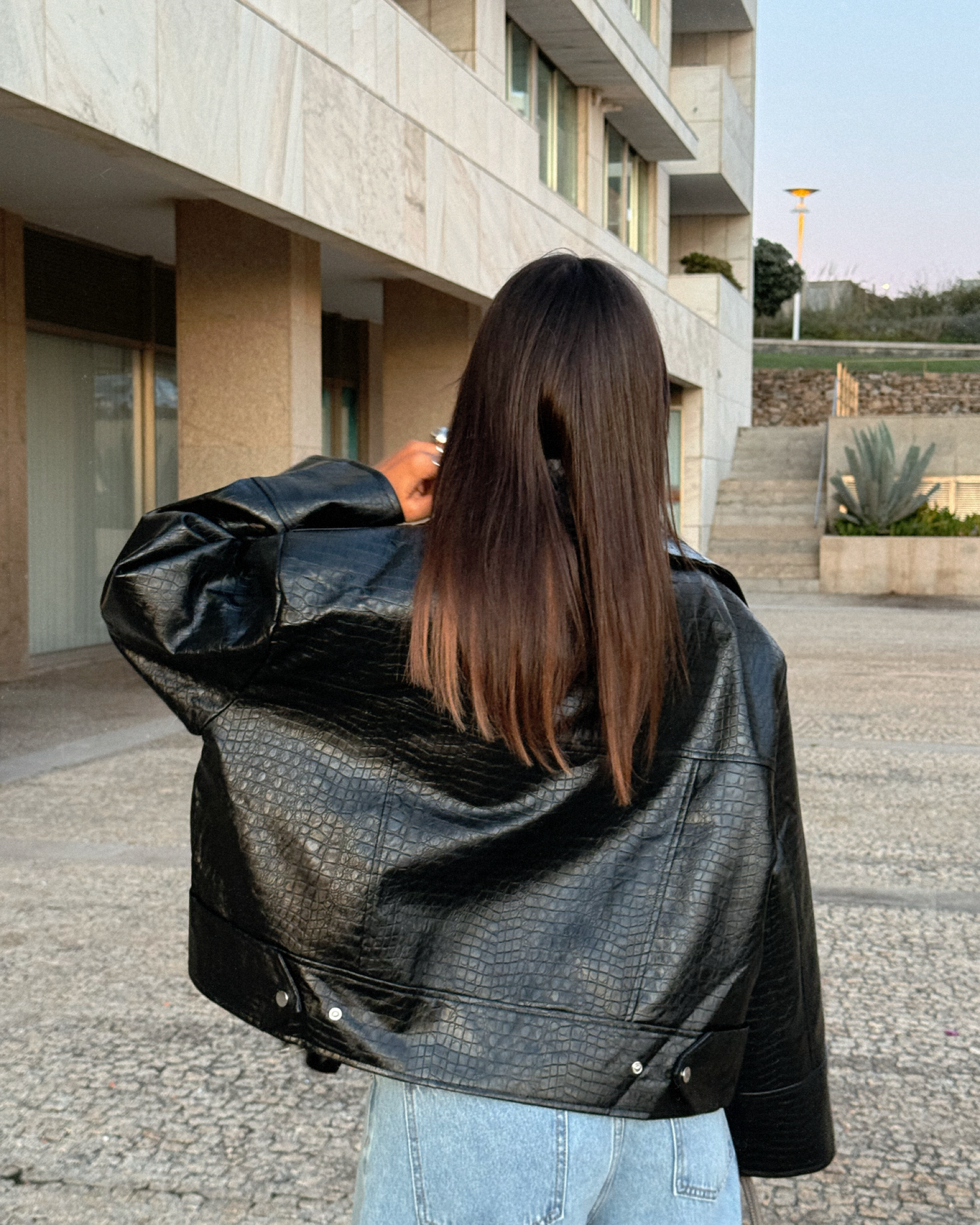 RAVEN OVERSIZED JACKET - BLACK