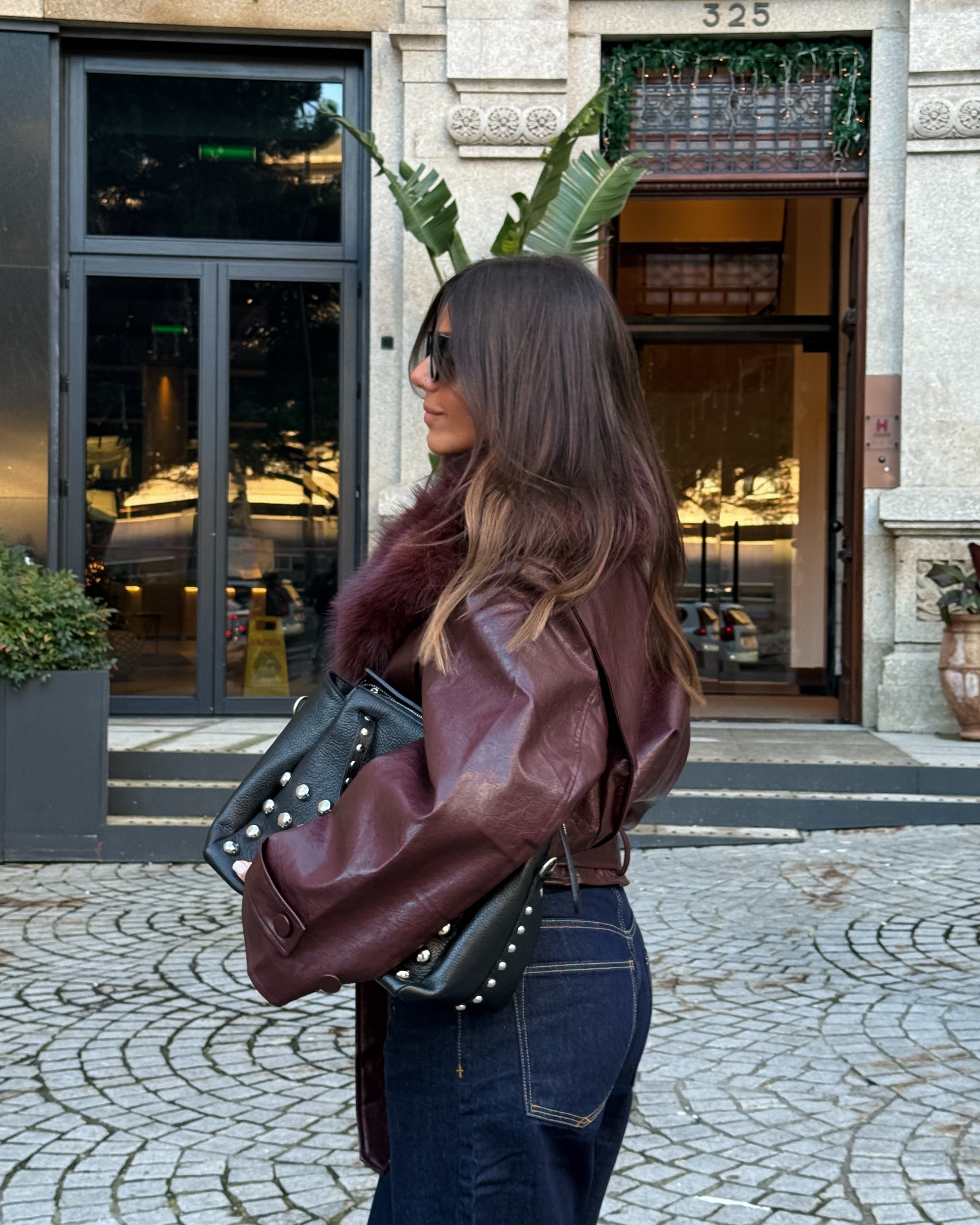 CHAQUETA BURDEOS CON CUELLO DE PIEL SINTÉTICA