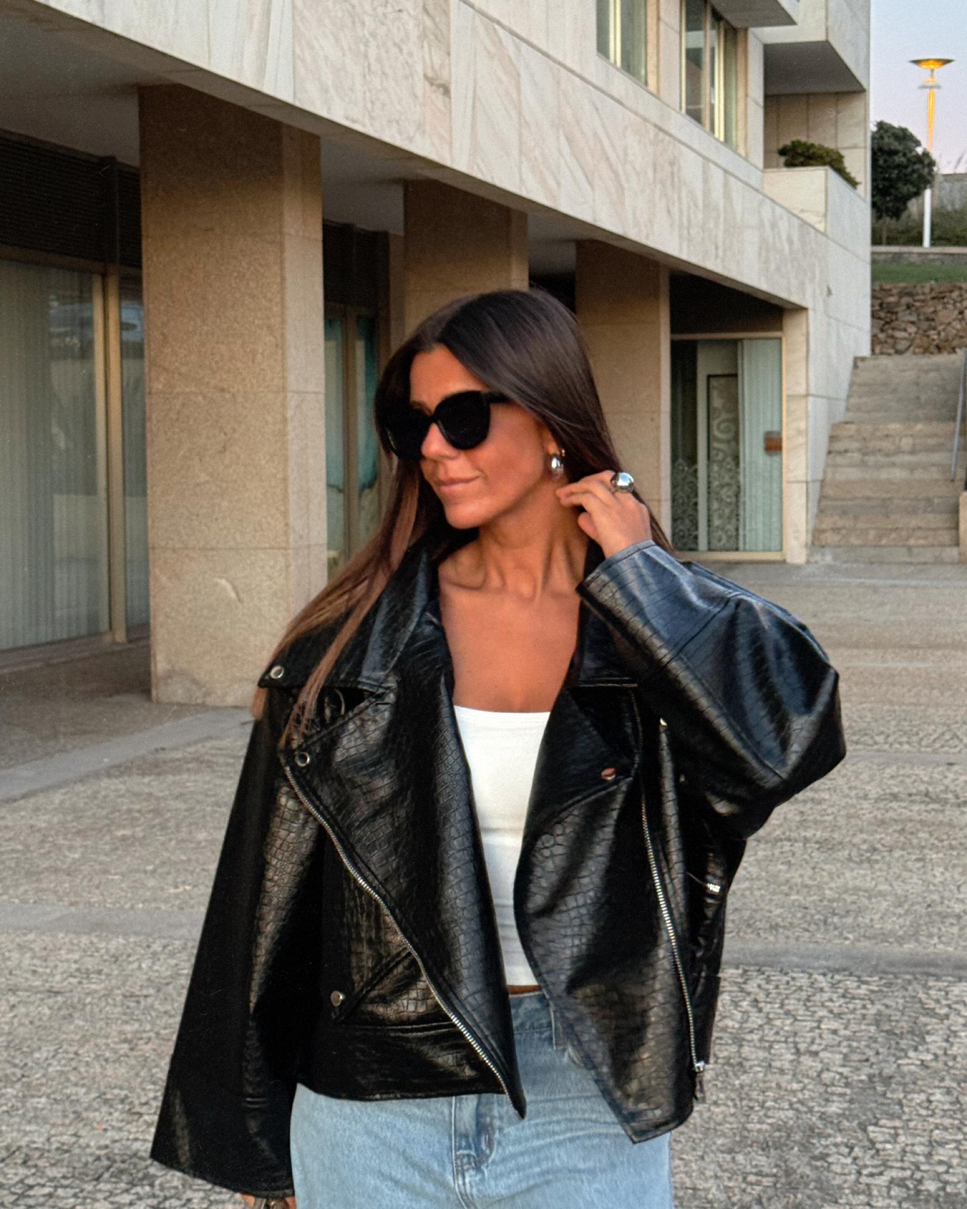 RAVEN OVERSIZED JACKET - BLACK