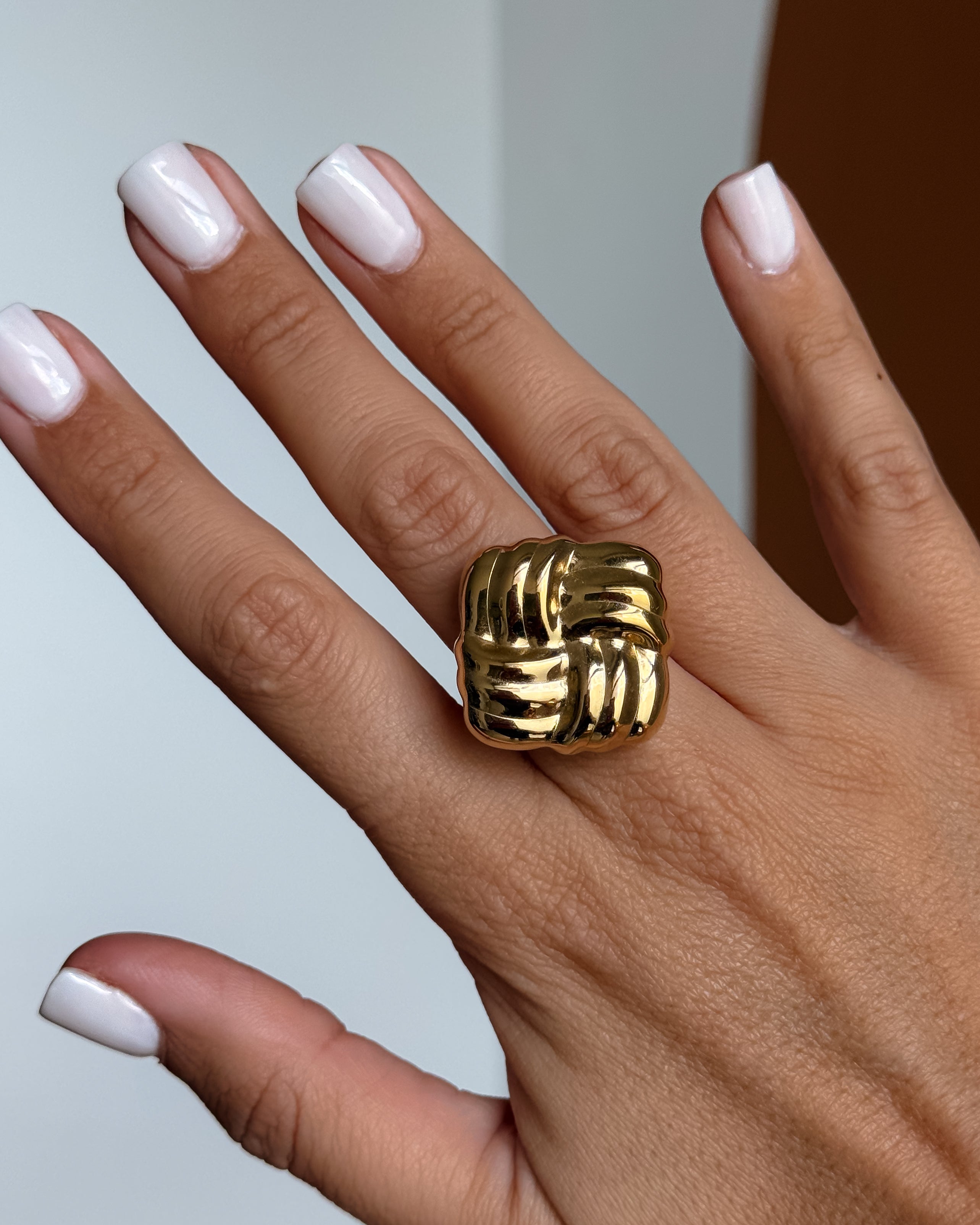 BOLD KNOT RING