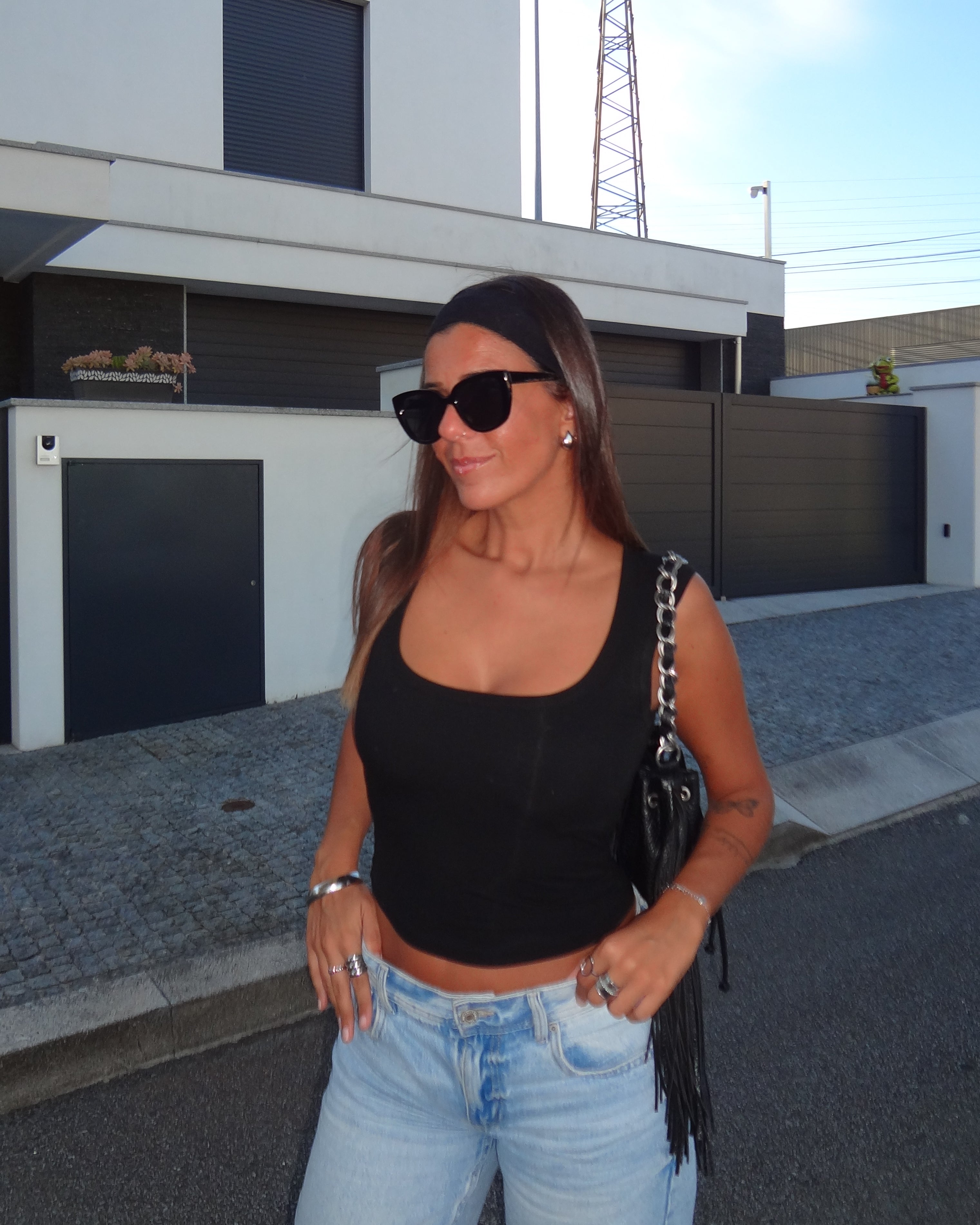 MOCHY BASIC TOP - BLACK