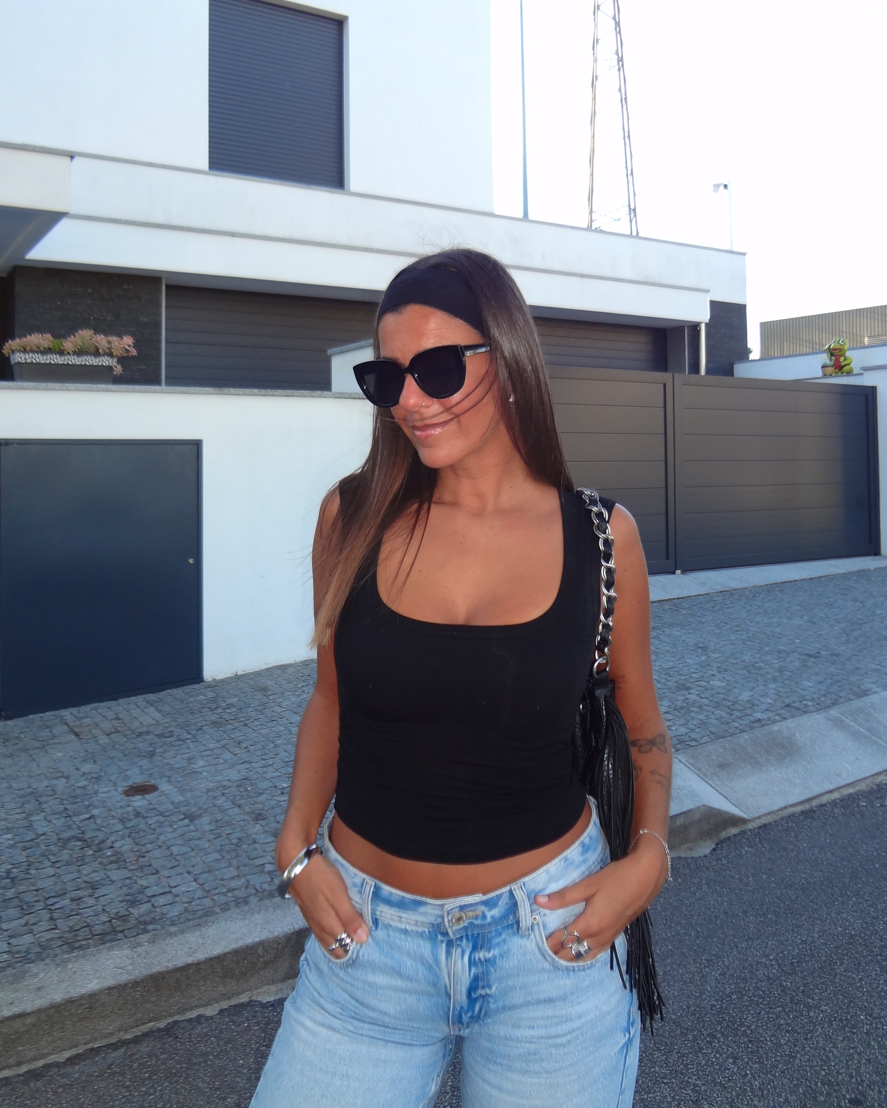 MOCHY BASIC TOP - BLACK