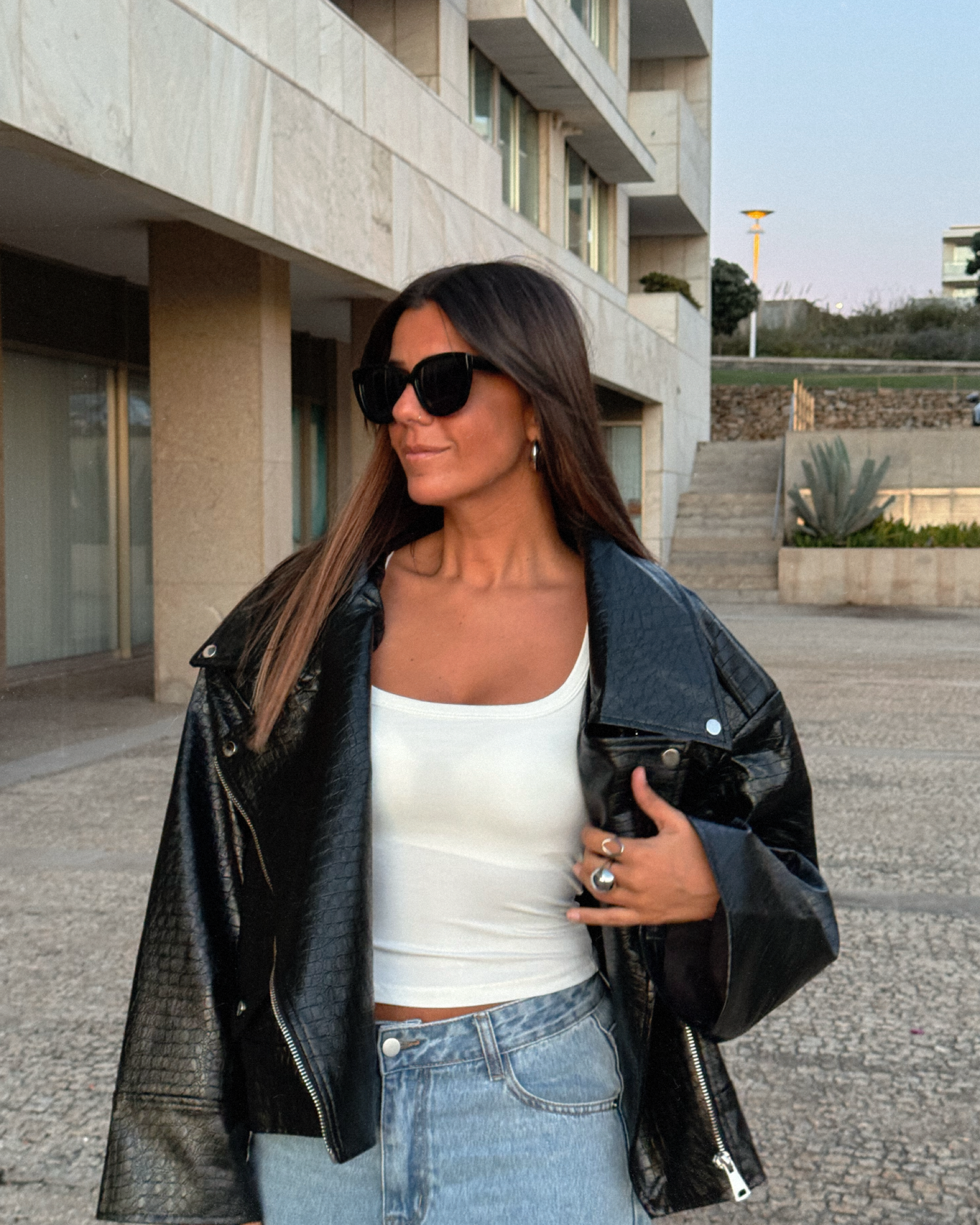 RAVEN OVERSIZED JACKET - BLACK